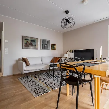 Stylish Nordic 2br With Sauna - Steps From The Cathedral *