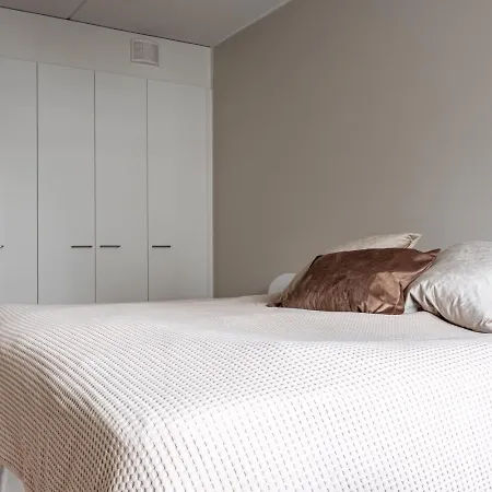 Stylish Nordic 2br With Sauna - Steps From The Cathedral *