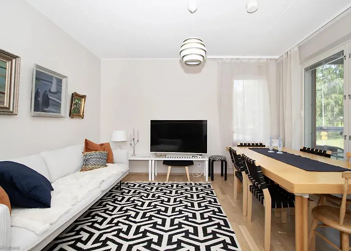 Stylish Nordic 2br With Sauna - Steps From The Cathedral *